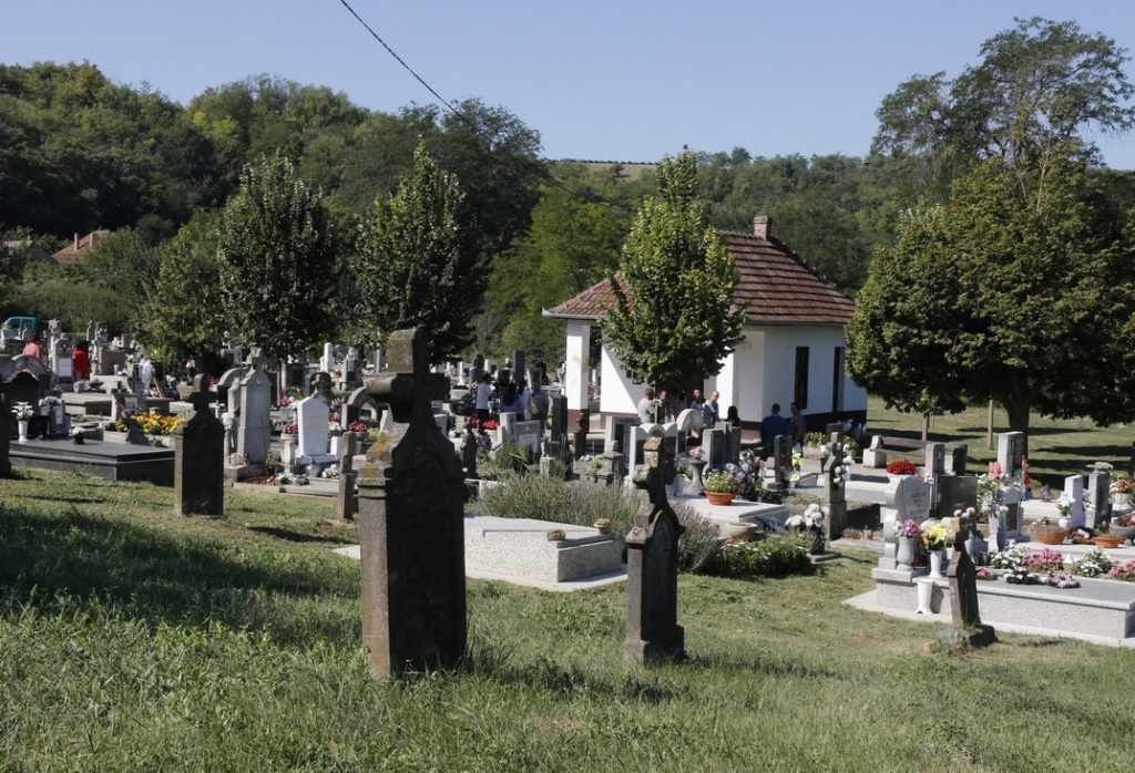 A dunakömlődi temető. Fotó: Molnár Gyula/Paksi Hírnök