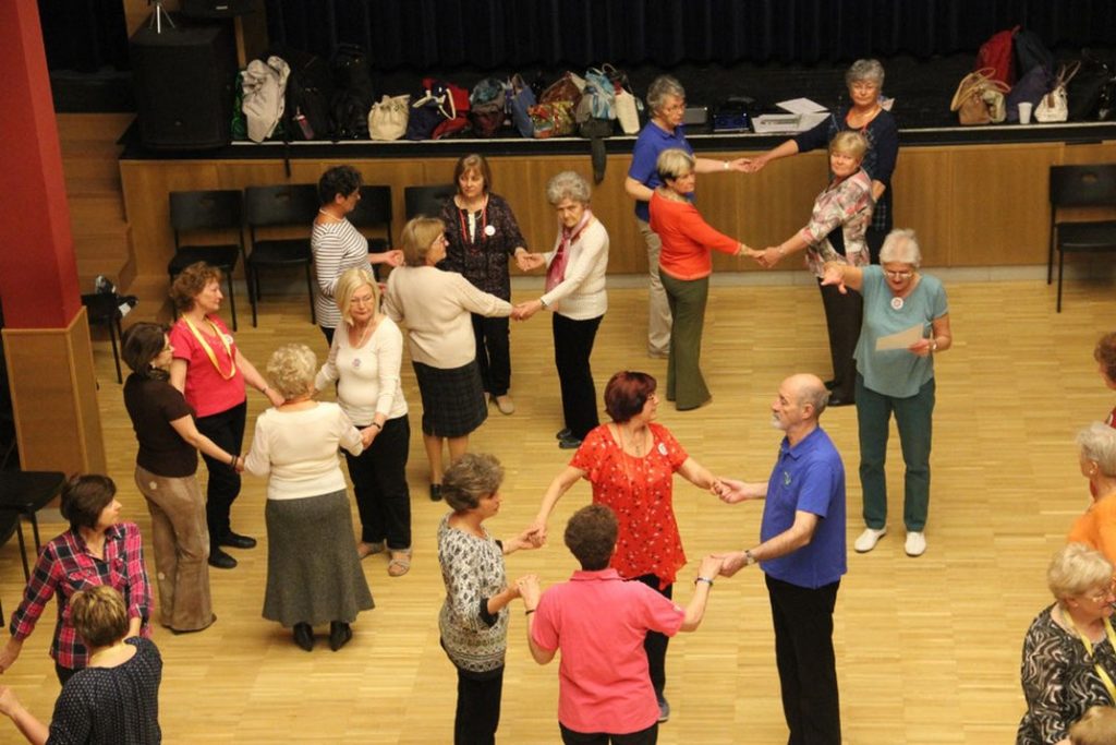 Kíméletes sporttevékenység és „agytorna”. Fotó: szeniortanc.hu