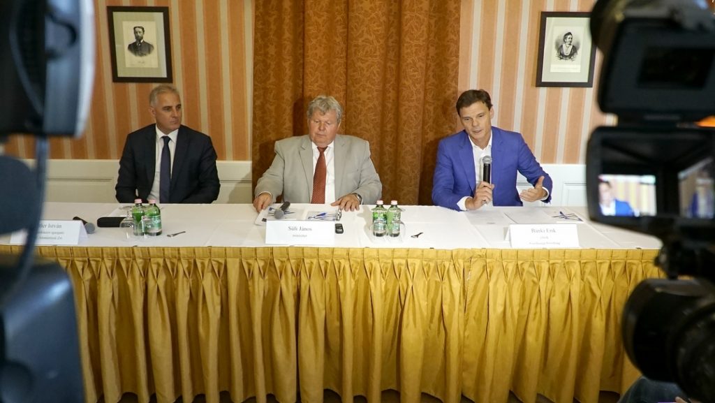 Sajtótájékoztató a bizottsági ülést követően. Fotó: Szaffenauer Ferenc/Paksi Hírnök