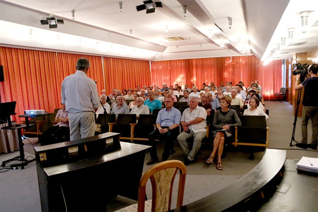 Lakossági fórumon mutatták be Duna-part felülvizsgálatának és az új városközpont kialakításának terveit. Fotó: Molnár Gyula/Paksi Hírnök