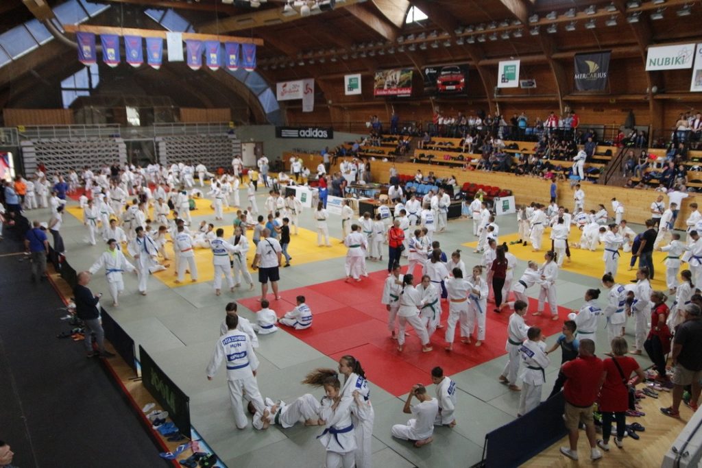 Népes mezőny állt tatamira az Atom Kupán. Fotó: Molnár Gyula/Paksi Hírnök
