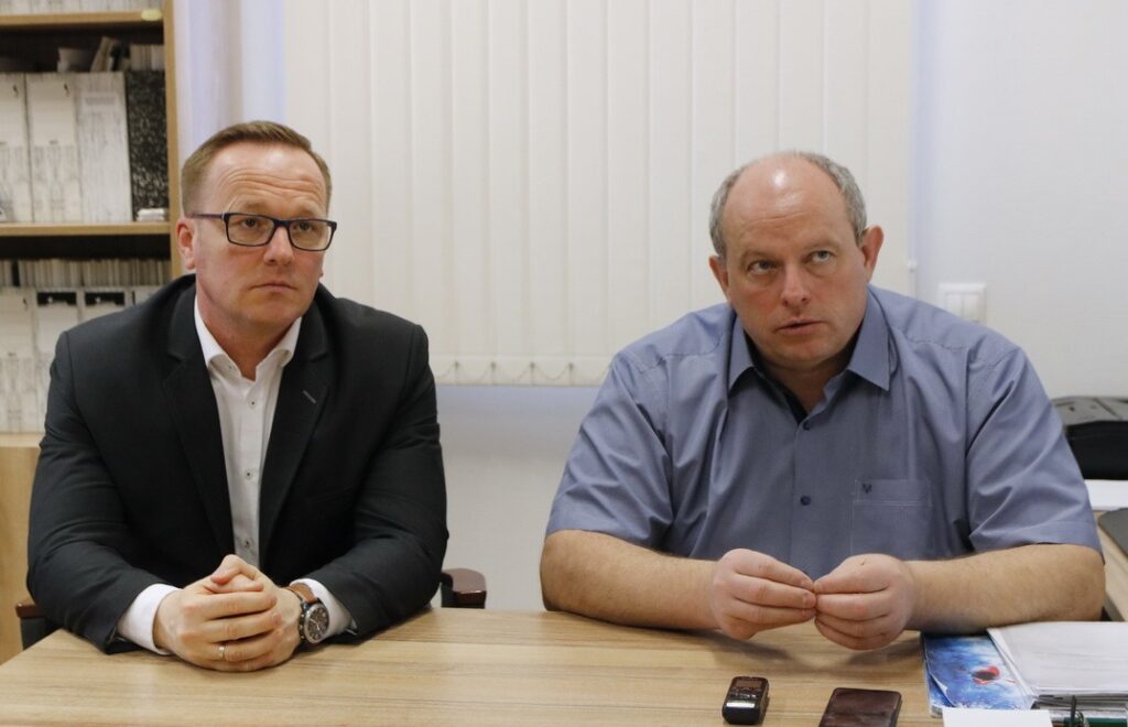 Szabó Péter, Paks polgármestere (b.) és dr. Bodnár Imre, a Paksi Gyógyászati Központ főigazgatója (j.). Fotó: Molnár Gyula/Paksi Hírnök