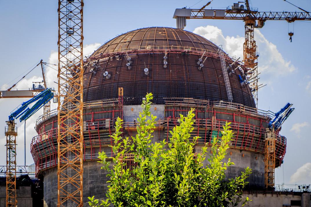 Az épülő VVER-1200-as reaktor a Leningrádi Atomerőműben. Forrás: rosengergoatom.ru