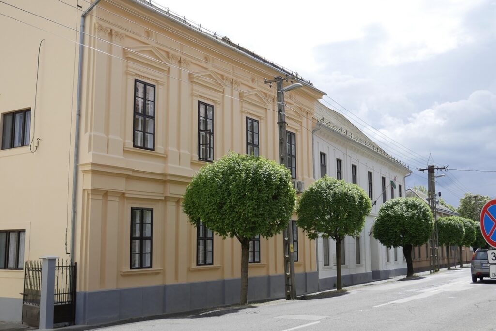 A Deák Ferenc utcai rendelőintézet. Fotó: Szaffenauer Ferenc/Paksi Hírnök