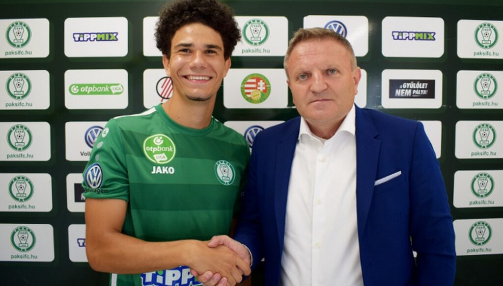 Sipos Zoltán (b.) és Haraszti Zsolt, a Paksi FC ügyvezetője. Fotó: paksifc.hu