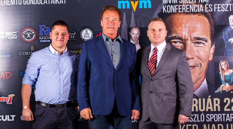 Schwarzenegger jobbján Zsigó Richárd. Fotó: MVM-Siker-Nap