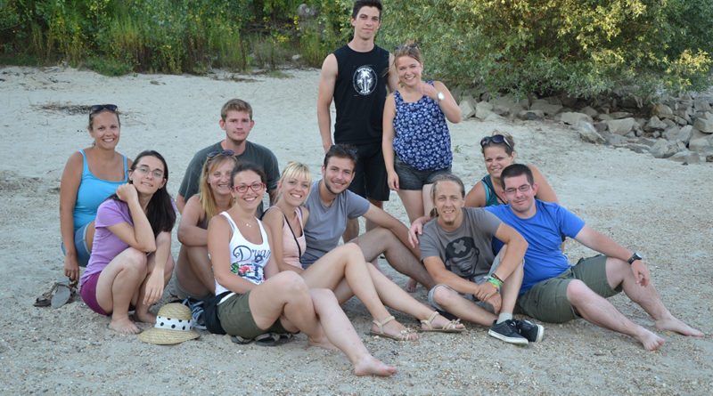 Határon túli hallgatók a madocsai Duna-parton. Fotó: Vida Tünde/Paksi Hírnök