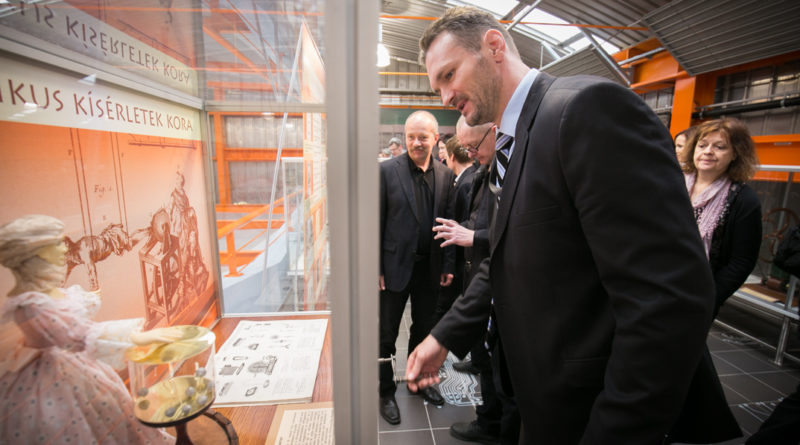 Dr. Kovács Antal az Atomenergetikai Múzeumban. Fotó: Kövi Gergő/Paksi Hírnök