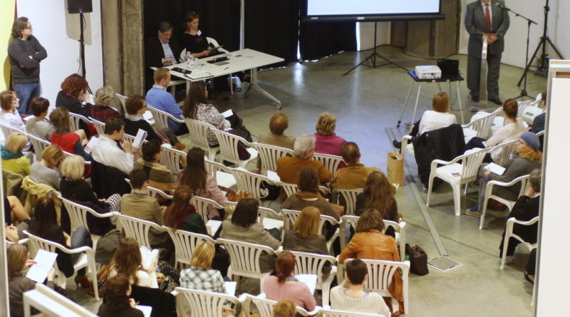 Konferencia a Paksi Képtárban. Fotó: Molnár Gyula/Paksi Hírnök