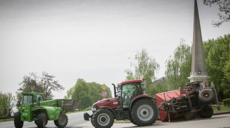 Baleset a szovjet hősi emlékműnél. Fotó: Kövi Gergő/Paksi Hírnök