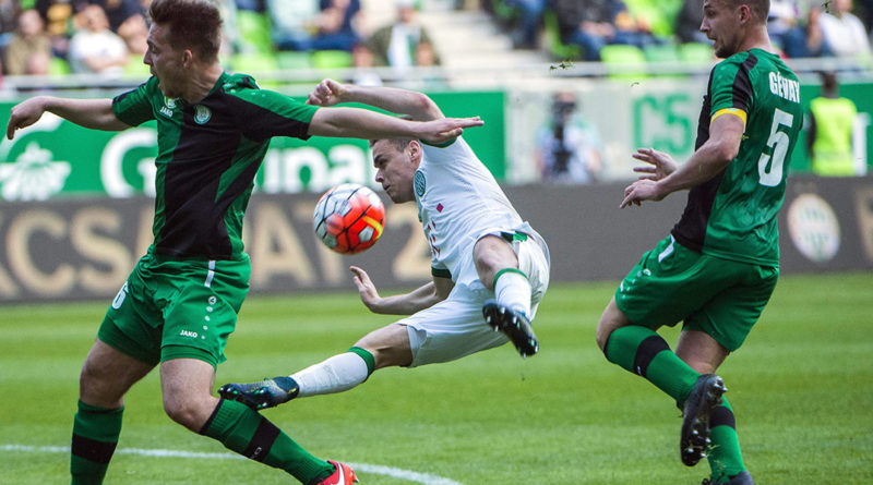 A paksi Lenzsér Bence (b) és Gévay Zsolt (j), valamint a ferencvárosi Radó András a labdarúgó OTP Bank Liga 29. fordulójában játszott Ferencváros - Paksi FC mérkőzésen a Groupama Arénában 2016. április 6-án. Ferencváros - Paksi FC 5:2. MTI Fotó: Illyés Tibor