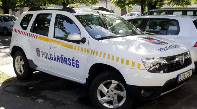 A polgárőrség új autójának feliratozása már elkészült. Fotó: Molnár Gyula/Paksi Hírnök