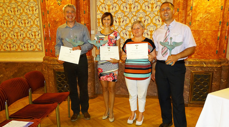 Csontos Péter a Gemenc Zrt turisztikai osztályvezetője; Czink Dóra, Paks város turisztikai referense; Pécsvári Sándorné, a Mohácsi Tourinform irodavezetője; Bugarszki Norbert, a Mohácsi Városvédő és Városépítő Egyesület elnöke. Fotó: Sáfrány Szilvia