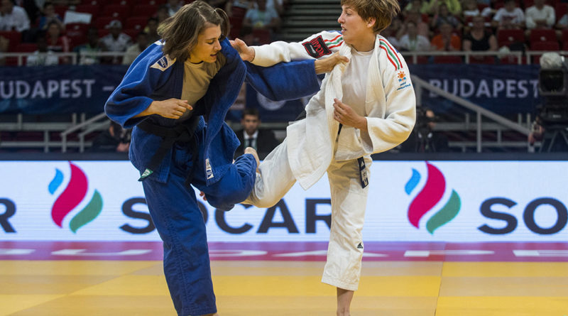 Pupp Réka (fehérben) és a későbbi bronzérmes szerb Milica Nikolic a cselgáncs Grand Prix női 48 kilogrammos súlycsoportjának bronzmérkőzésén a Papp László Budapest Sportarénában 2016. június 25-én. A magyar versenyző ötödik lett. MTI Fotó: Marjai János