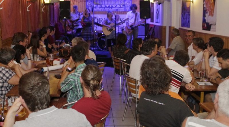 A Bese Dóra és barátai is klubkoncertet adott. Fotó: Molnár Gyula/Paksi Hírnök