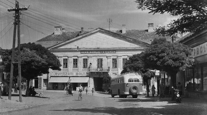 Béke Szálló egykor. Forrás: UVATERV/Fortepan