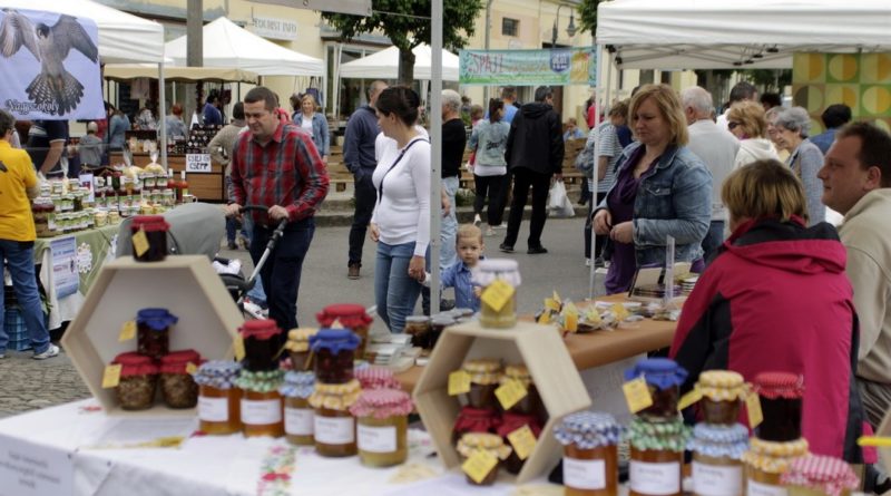 A Spájz első saját terméke a lecsó. Fotó: Paksi Hírnök archív/Molnár Gyula