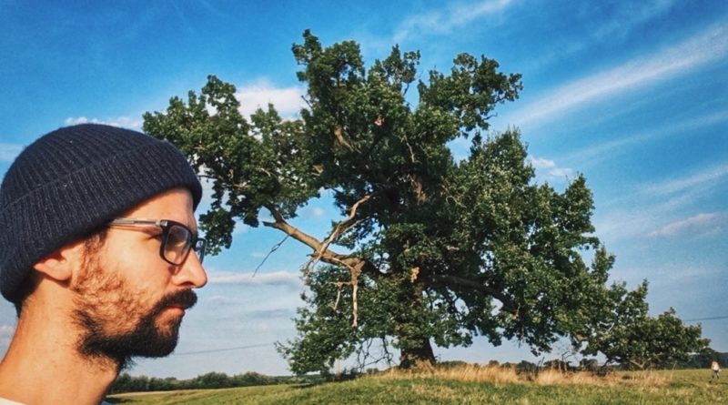 Portré Schell Gergelyről, ami a bogyiszlói őstölgyesben, a Kasztón készült.