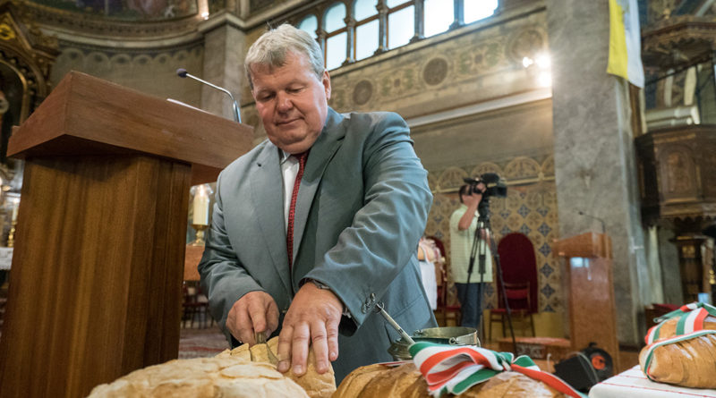 Süli János az augusztus 20-i városi ünnepségen. Fotó: Babai István/Paksi Polgármesteri Hivatal