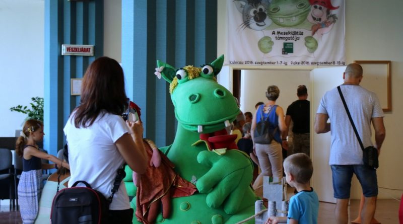 Csukás István mesefigurái elevenedtek meg a Csengey Dénes Kulturális Központ Mesés Napján. Fotó: Molnár Gyula/Paksi Hírnök