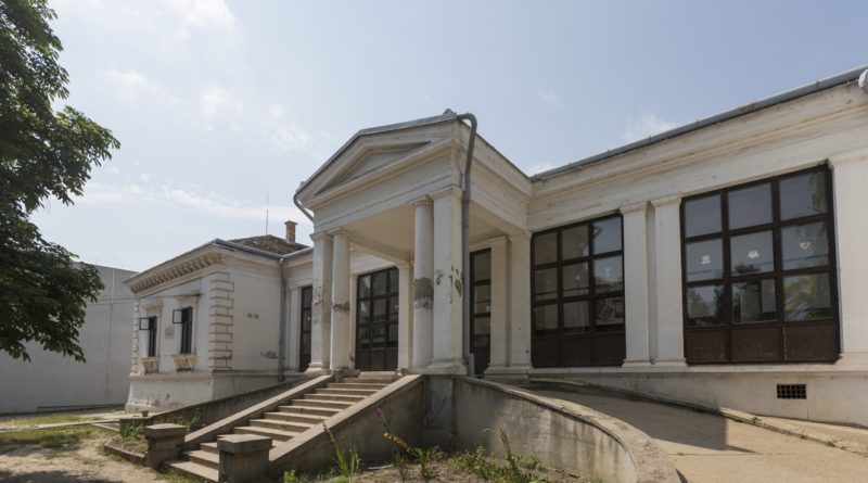 A Paksi Bezerédj Általános Iskola Anna utcai épülete, a Daróczy-kúria. Fotó: Babai István/Paksi Polgármesteri Hivatal