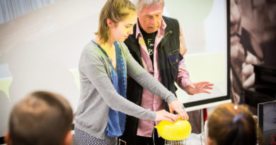 Rendhagyó fizikaóra az AEM-ben. Fotó: Kövi Gergő/Paksi Hírnök