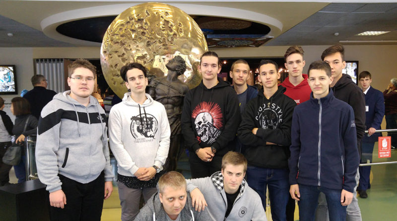 Az ESZI diákjai Oroszországban. Fotó: ESZI