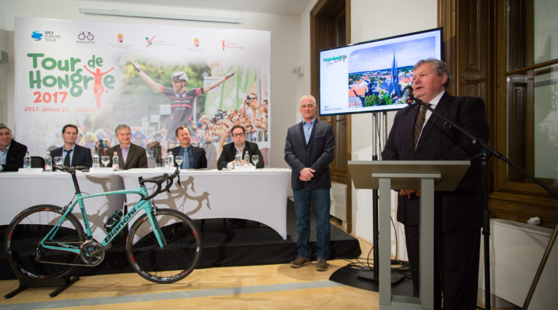 Süli János a Tour de Hongrie sajtótájékoztatóján. Fotó: Kövi Gergő/Paksi Hírnök