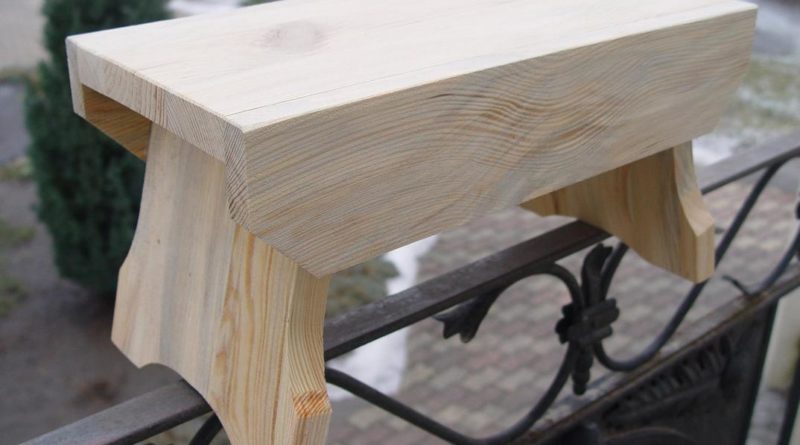 A fellépőként funkcionáló sámlik már elkészültek, ezeket kell majd díszíteni. Fotó: Ring István/Facebook