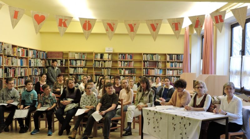 A városi vers- és prózamondó versenynek a Kínálgató Iskolai és Gyermekkönyvtár adott otthont. Fotó: Paksi II. Rákóczi Ferenc Általános Iskola