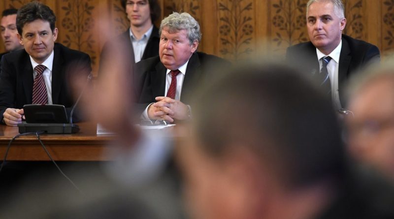 Süli János meghallgatása az Országgyűlés gazdasági bizottságának ülésén. MTI Fotó: Kovács Tamás