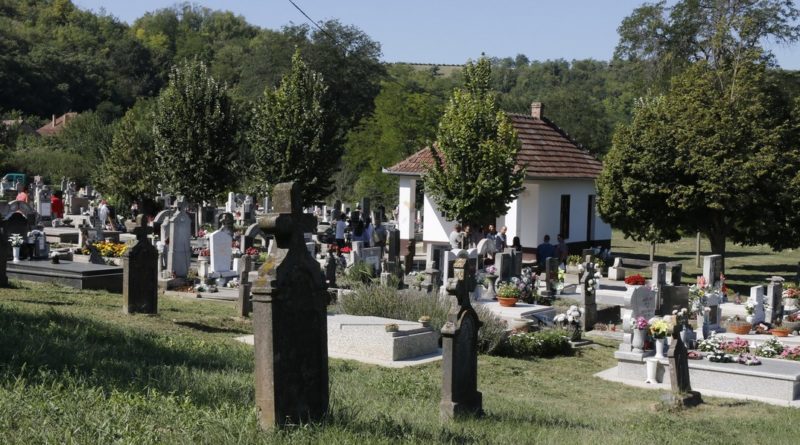 A dunakömlődi temető. Fotó: Molnár Gyula/Paksi Hírnök