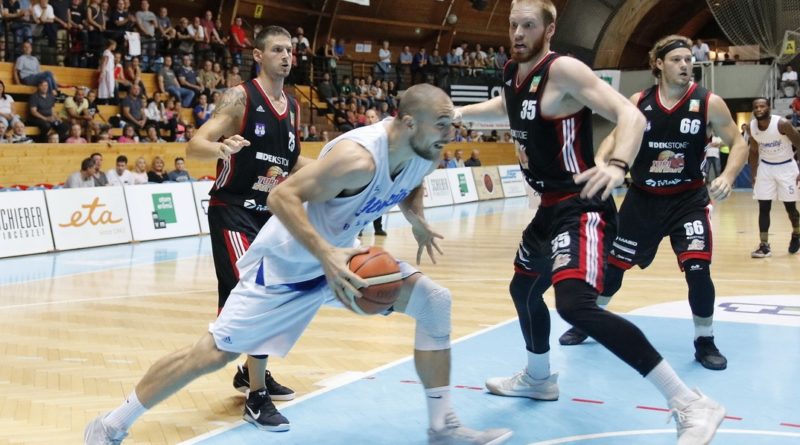 ASE–Desktone Turi Svitavy mérkőzés a Morgen Ferdinánd-emléktornán. Fotó: Molnár Gyula/Paksi Hírnök