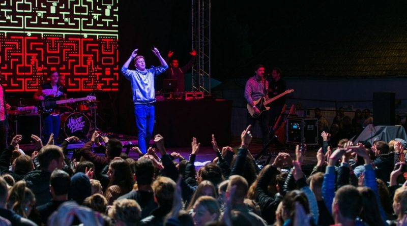 Halott Pénz koncert a Sárgödör téren. Fotó: Vida Tünde