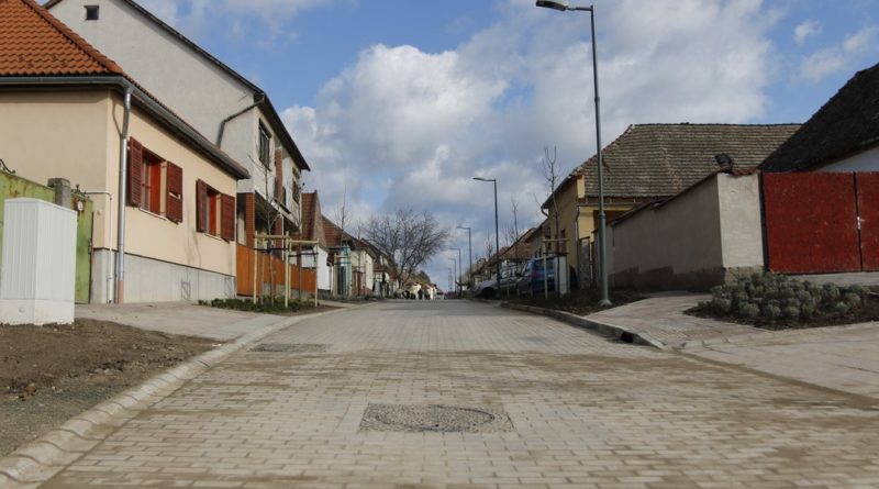 A felújított Hunyadi utca. Fotó: Molnár Gyula/Paksi Hírnök