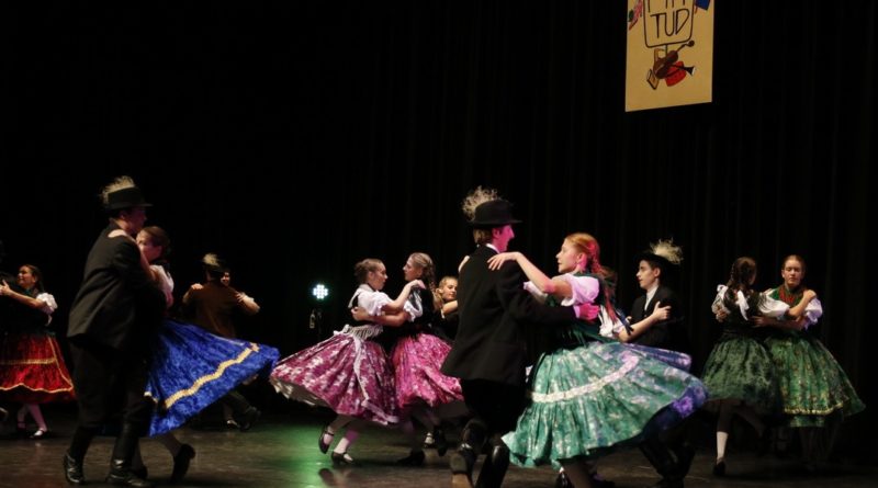 Százötven nevezés érkezett az idei Ki mit tud?-ra. Fotó: Molnár Gyula/Paksi Hírnök