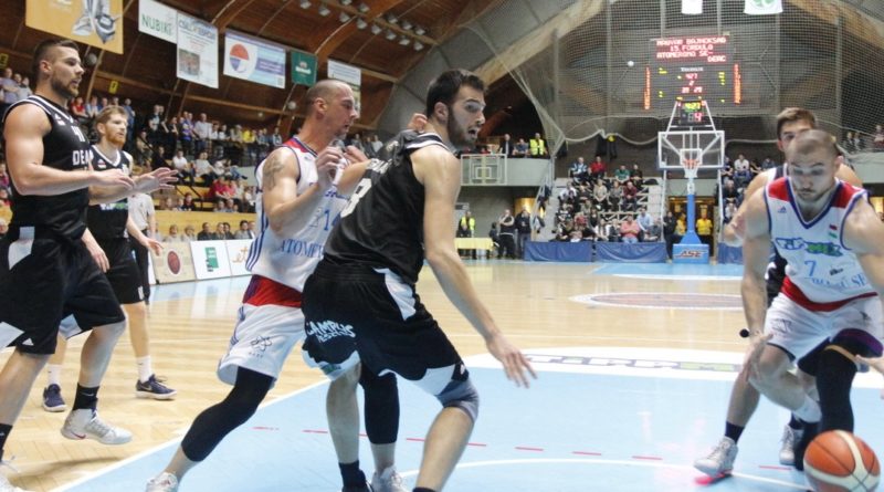 A DEAC csapatát fogadta az ASE a Gesztenyés úti sportcsarnokban. Fotó: Molnár Gyula/Paksi Hírnök