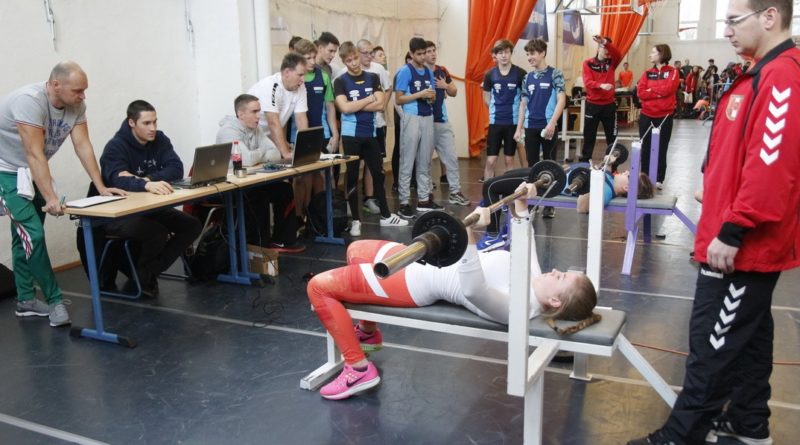 Pakson 730 fiatal kajak-kenus versenyzett. Fotó: Molnár Gyula/Paksi Hírnök