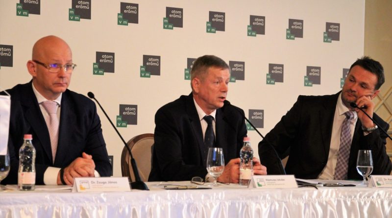 Dr. Zsuga János, Hamvas István és dr. Kovács Antal a budapesti sajtótájékoztatón. Fotó: Vida Tünde