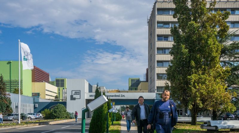 A bérmegállapodás az erőmű dolgozóit is érinti. Fotó: Babai István