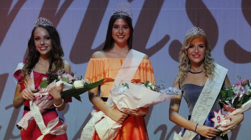 Sudár Liliána képviseli Tolna megyét a Miss Alpok Adria Magyarországi döntőjén. Fotó: Molnár Gyula/Paksi Hírnök