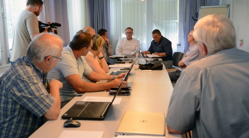 Ülésezik a képviselő-testület. Fotó: Szaffenauer Ferenc