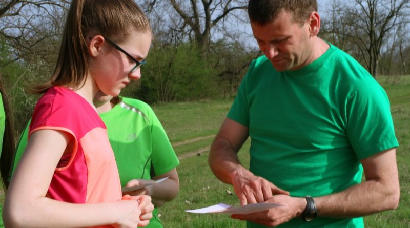 Edzés a tájfutóknál. Fotó: Molnár Gyula/Paksi hírnök archív