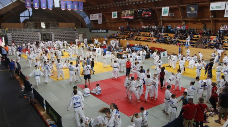 Népes mezőny állt tatamira az Atom Kupán. Fotó: Molnár Gyula/Paksi Hírnök