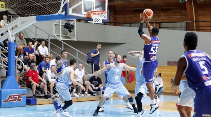 A Kaposvári KK-Alba Fehérvár mérkőzéssel kezdődött a 2018-as Morgen Ferdinánd Emléktorna. Fotó: Molnár Gyula/Paksi Hírnök