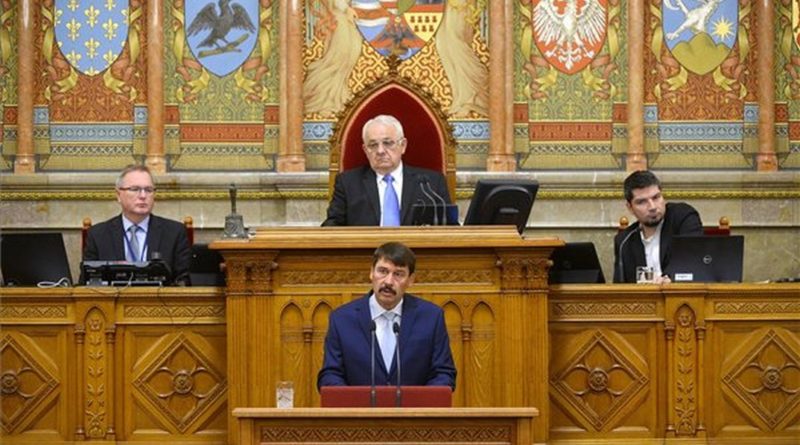 Áder János köztársasági elnök felszólal a Nemzeti Éghajlatváltozási Stratégiáról szóló vitában az Országgyűlés plenáris ülésén 2018. október 2-án. MTI Fotó: Soós Lajos