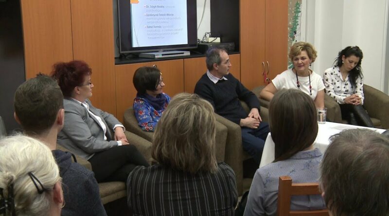 Az Alzheimer Café Paks programot bemutatkozó találkozóval indították. Fotó: Molnár Gyula/Paksi Hírnök archív