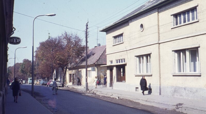 A Dózsa György út és a Kossuth Lajos utca kereszteződésének egykori képe. Fotó: magánarchívum