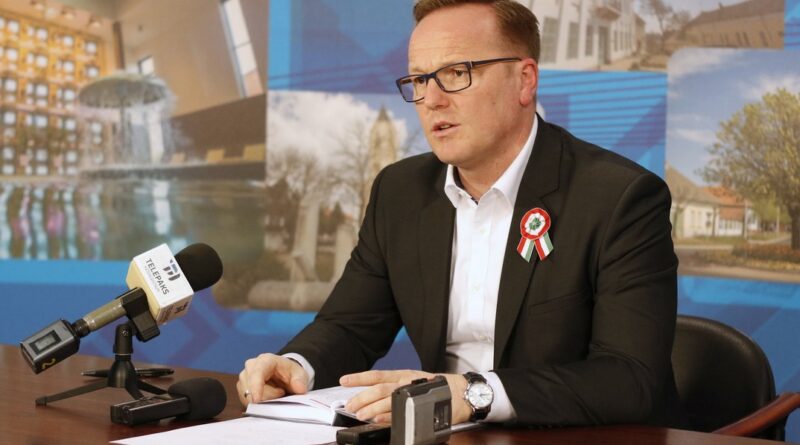 Szabó Péter, Paks polgármestere a sajtótájékoztatón. Fotó: Molnár Gyula/Paksi Hírnök