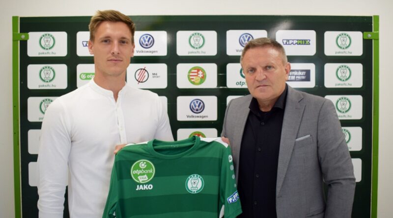 Lorentz Márton (b.) és Haraszti Zsolt ügyvezető (j.). Fotó: paksifc.hu